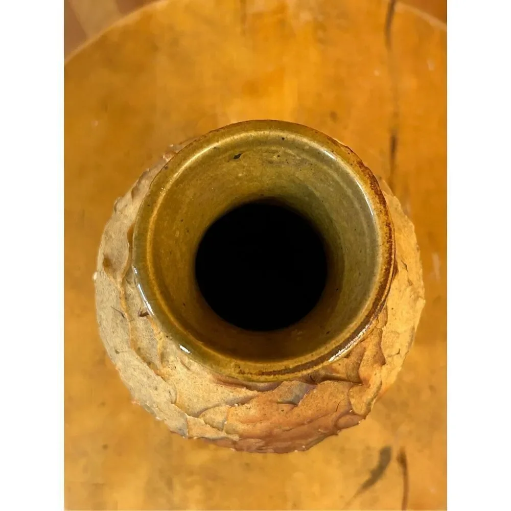 Vintage textured vase fade in/out contrast color (8238)￼